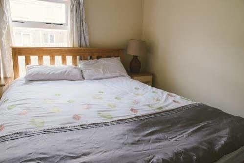 Number 47 Apartment Лъндъндери Екстериор снимка